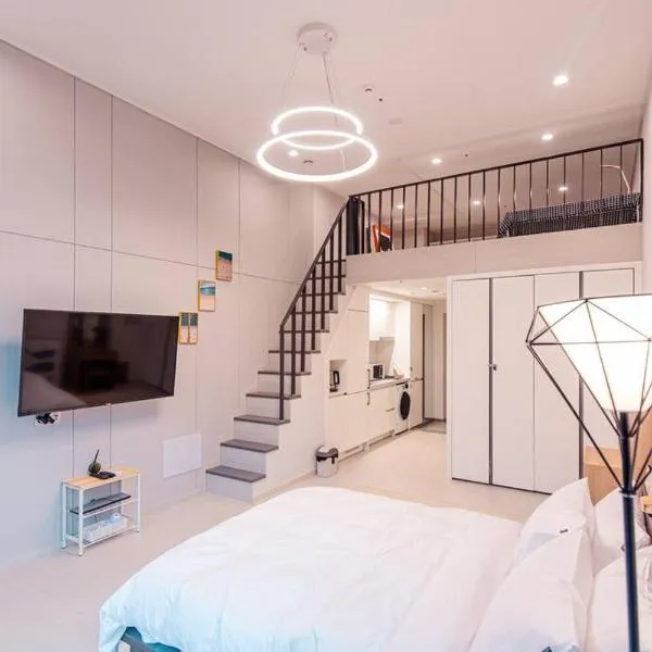 The Castle Ocean Marina Double Suite, khách sạn ở Yeosu