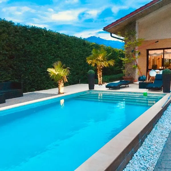 Four Bedroom Chalet with Private Pool in the Heart of Rioja Alavesa, hotel en Laguardia