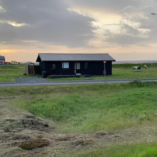 Ghost Town Guest House 10 min from Airport, hótel í Höfnum