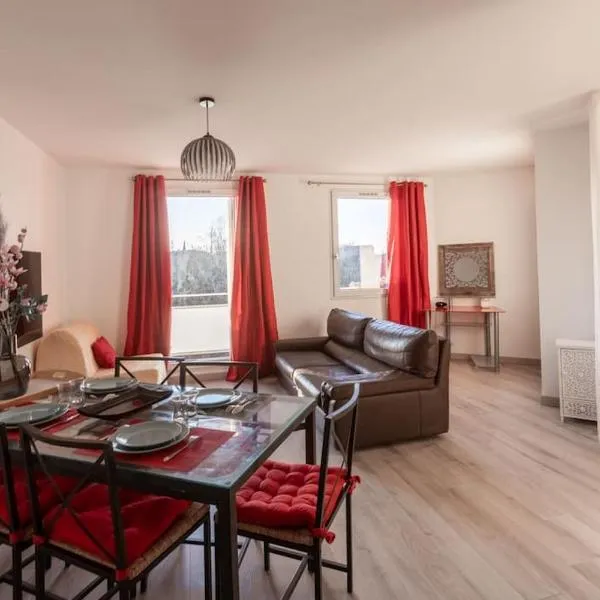 Joli loft équipé, tennis, piscine, hotel v destinácii Castanet-Tolosan
