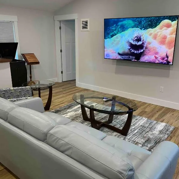 Modern 2BR 2BA with King bed-Fast Wi-Fi 75 inch OLED TV, hotel in Wilmington