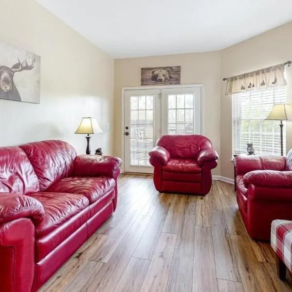 Bandit's Riverfront Retreat - Mountain View- Condo-Fishing-Balcony-Fireplace-Great Location!, hotel v destinaci Pigeon Forge