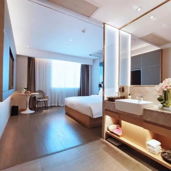 Paco Hotel Guangzhou South Railway Station Panyu Changlong Branch, hotel in Guangzhou