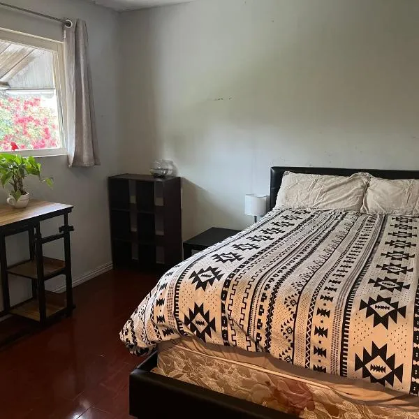 하시엔다 하이츠에 위치한 호텔 Great Value Peaceful Room in LA