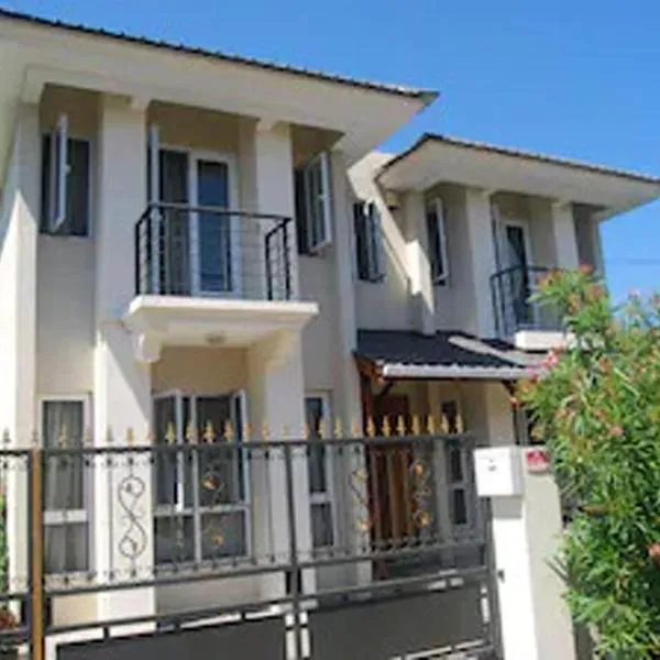 Villa Laurier - Magnifique Villa avec piscine privée à 550 m de la plage, hotel in Trou aux Biches