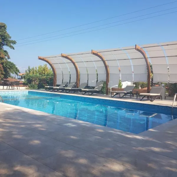 Captain's apartments, hotel u Pefkohoriju