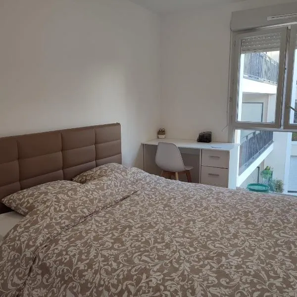 Opposite Metro 14, Cozy Guest Room with Garden & Free Parking, 5 min Orly Airport, 7 min Paris, khách sạn ở Chevilly-Larue