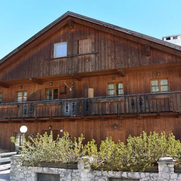 Villa Ronco - Stayincortina, hotel v destinaci Cortina dʼAmpezzo