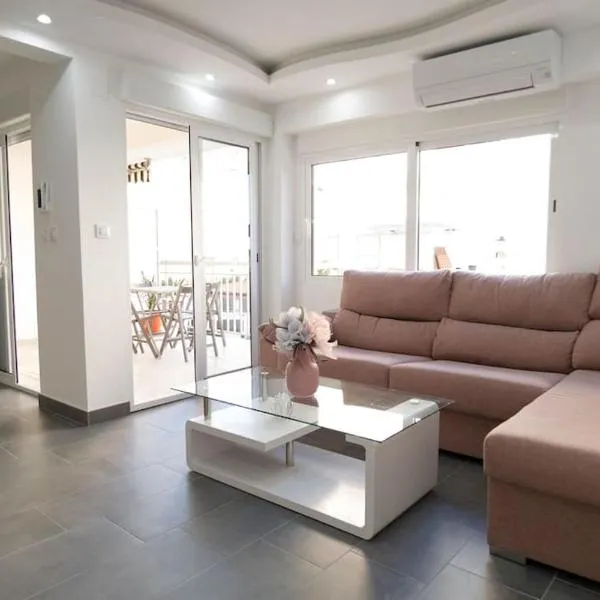 Cozy apartment, very fresh at Playa de Gandia, hotel v destinácii Playa de Gandia