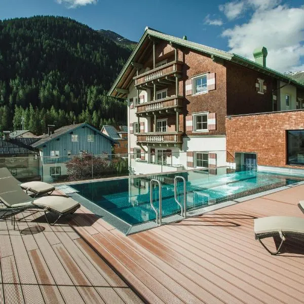Hotel Schwarzer Adler - Sport & Spa, hotel a Sankt Anton am Arlberg