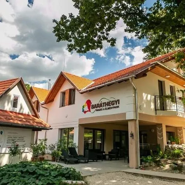 Baráthegyi Panzió és élménypark – hotel w Miszkolcu
