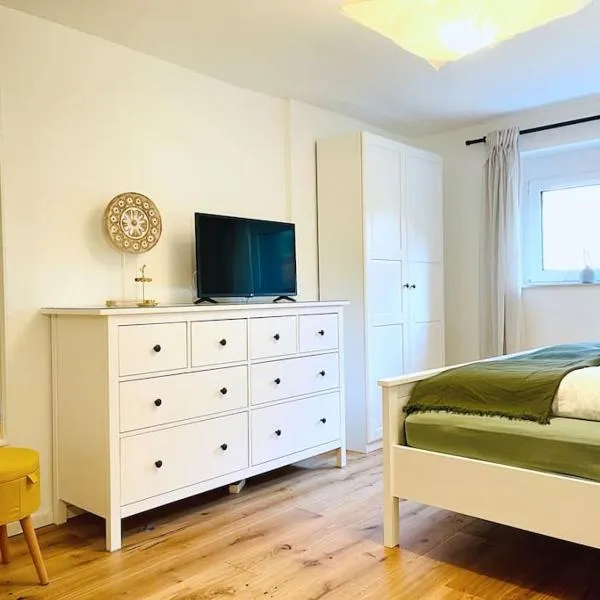 Modern-gemütliche Wohnung, ganz neu, in Neuenheim, Heidelberg, hotel in Heidelberg