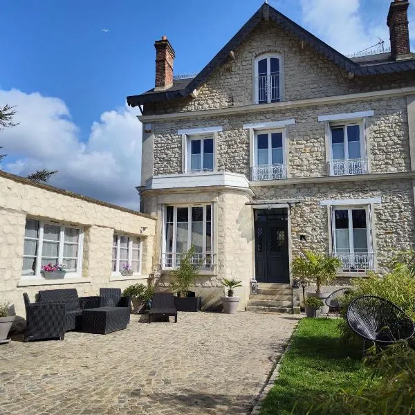 Le Gîte Senlisien – hotel w mieście Senlis