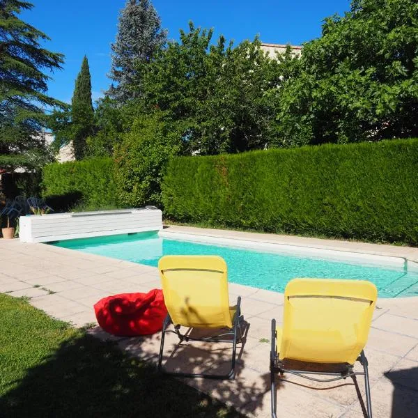 Appartement en Provence-Lubéron - piscine et calme, hotel v mestu Volx