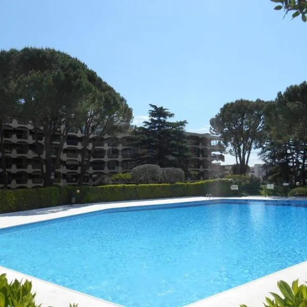 Appartement au calme (2 à 4 Pers.) avec Piscines + Parking, hotel in Mandelieu-la-Napoule
