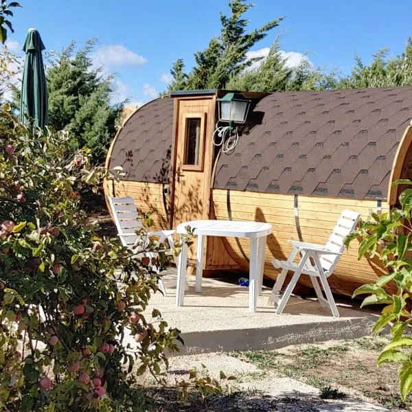 Apple Tree Lodge, hótel í Lodè