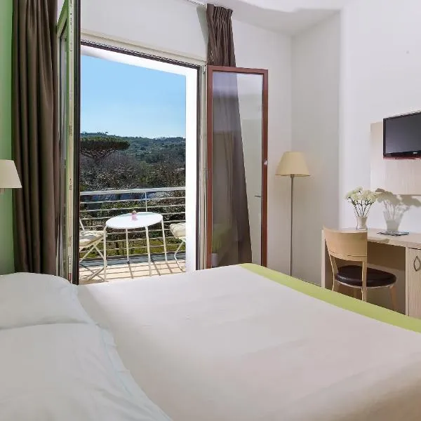 De Maria House, hotel v destinaci SantʼAgata sui Due Golfi