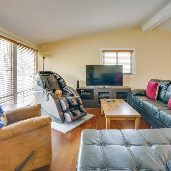 Bright Ann Arbor Home with Yard, 3 Mi to U of M, hotel in Ann Arbor