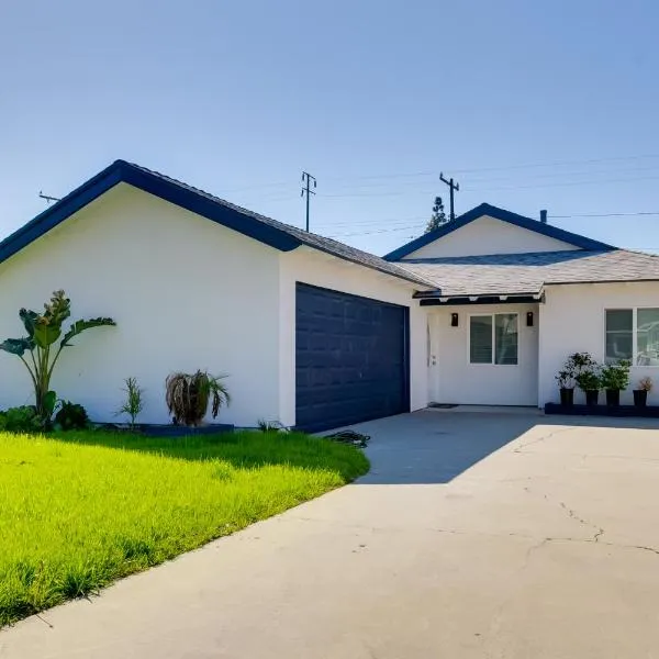 Pico Rivera Home with Patio about 20 Mi to Disney!, hotel in Pico Rivera