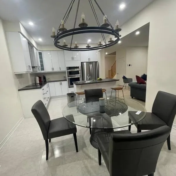 Treasure in Brant - 4 Bedroom Detached House, hotel in Paris