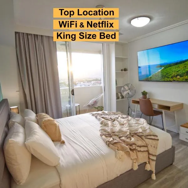 Privately Owned Apartment 'Sunset View Studio' in Cairns City، فندق في كيرنز