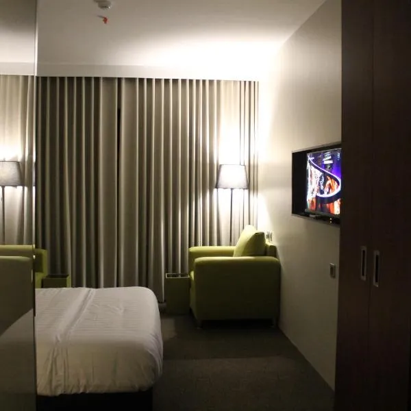 High Village Hotel, hotel v destinaci Al Namas