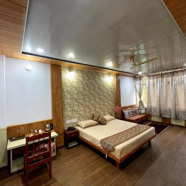 Plaza Hotel โรงแรมในPithorāgarh