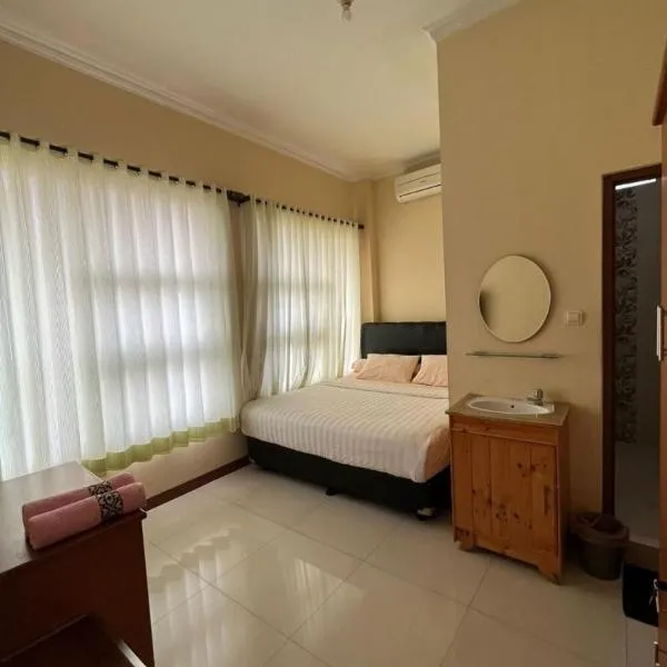 G10 Guest House Near Asia Afrika Bandung, hotel in Bandung