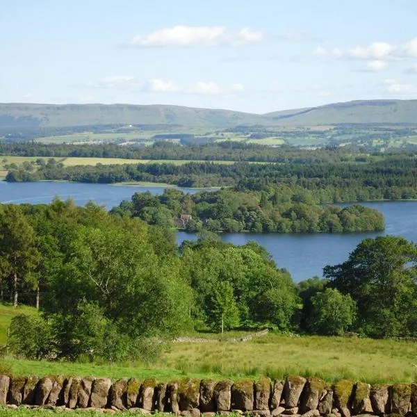 The Mews - a cottage with a spectacular lake view, ξενοδοχείο σε Port of Menteith