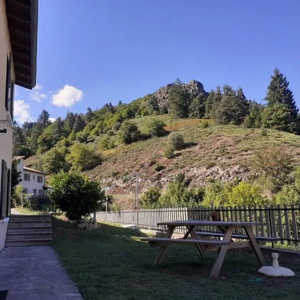 Les Genêts : chez Laurine et Jérémy, hotel en Marcols-les-Eaux