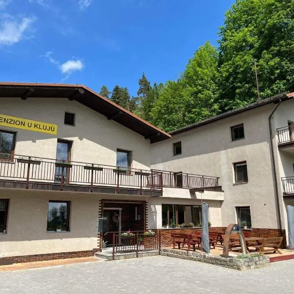 Penzion U Klujů, hotel Karasínban