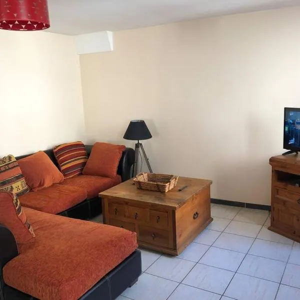 Joli T3 en Centre Village de Tallard, hotel v destinaci Tallard