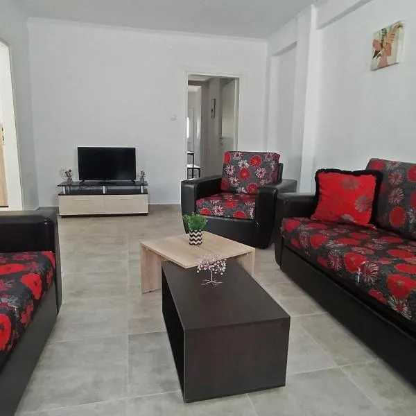 Cozy ground floor house, Hotel in Agía Triás