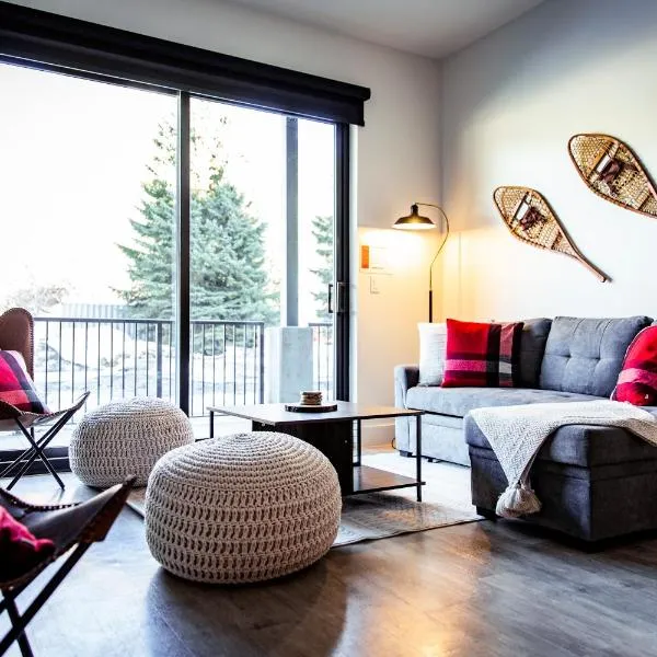 Monashee Sunshine - Condo with Private Hot Tub, hotel v destinaci Revelstoke