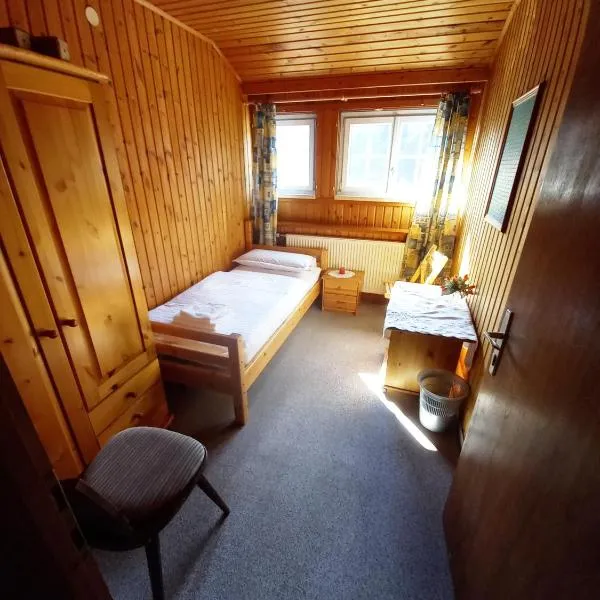 Apartment Weintraube，Rohr im Gebirge的飯店