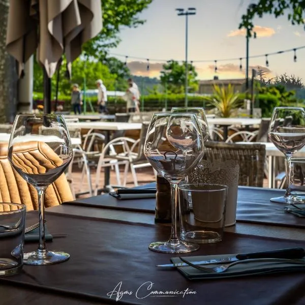 Logis du Champ De Mars, hotel v destinaci Puy-Saint-Martin