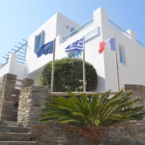 Karaoulanis Apartments, hotel en Andros