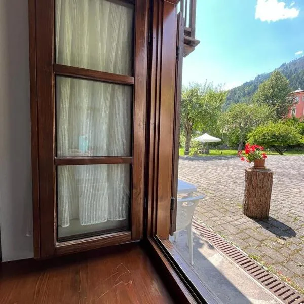 Dolomitihouse NOGHERA, hotel in Fiera di Primiero