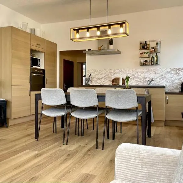 Chaleureux appartement entre lac et montagne – hotel w mieście Neuvecelle