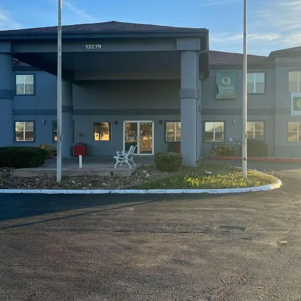 Quality Inn & Suites I-10 near Fiesta Texas, hotel in Helotes