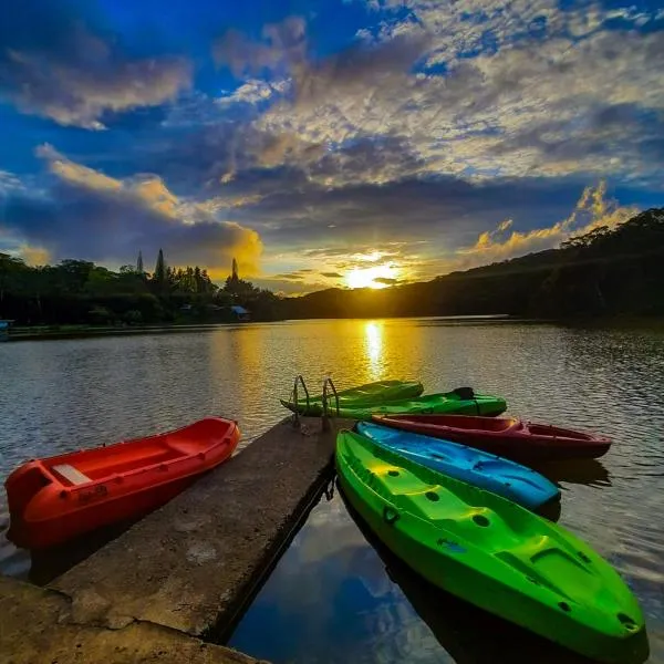 Cabañas Lago Cerro Azul - Lake of Panama、セロ・アスールのホテル