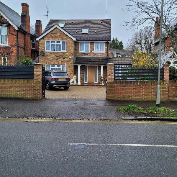 Apartment - Sleeps 2 - Parking - Wi-Fi, hotel v destinaci Reading