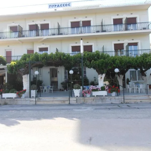Pyrassos, hotel en Nea Anjíalos
