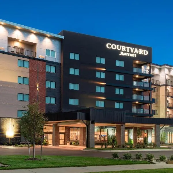 Courtyard by Marriott Mt. Pleasant at Central Michigan University, hotelli kohteessa Alma