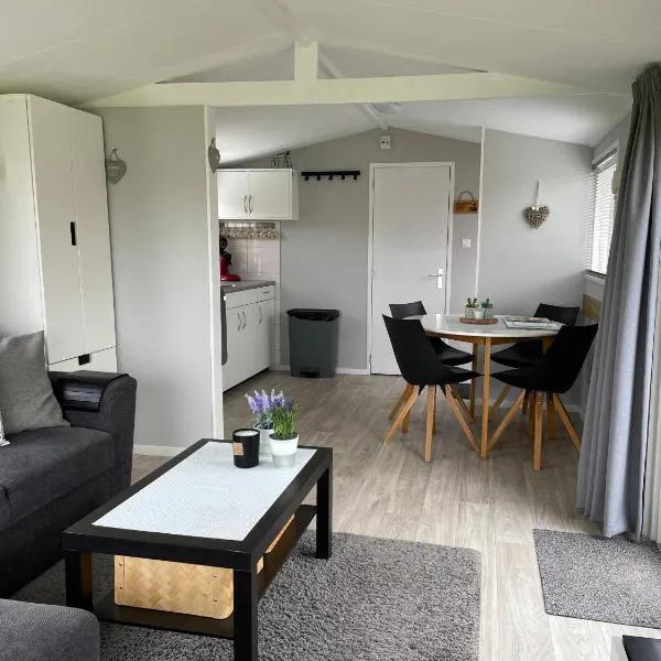 Luxe chalet Friesland i14 - 5 pers, hotel i Westergeest