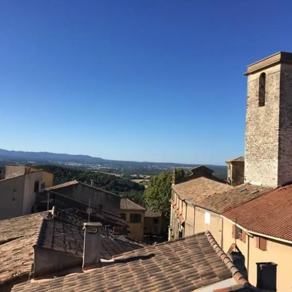 Maison de village avec vue, hotel a Éguilles