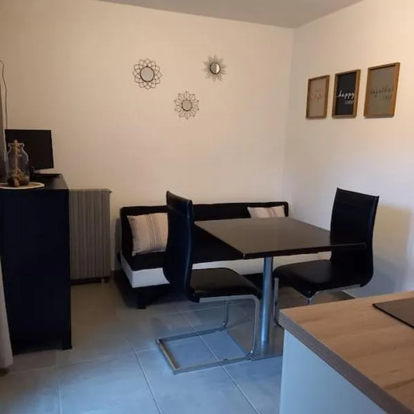 Appartement en aveyron, khách sạn ở Aubin