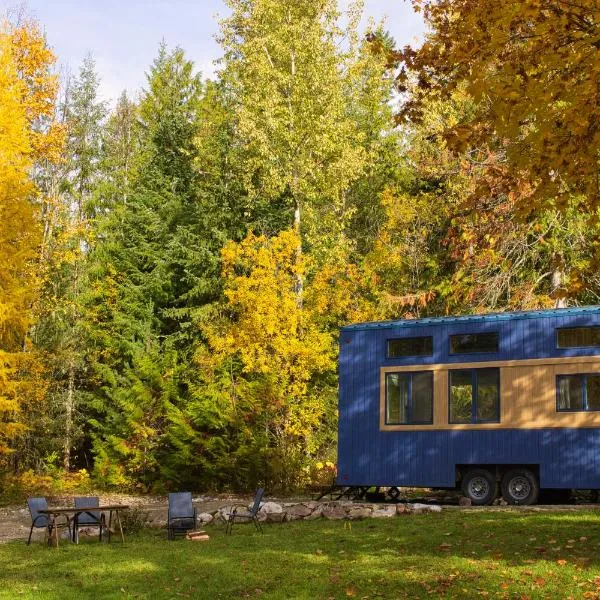 Modern Private Tiny House in the Forest, hotel in Slocan
