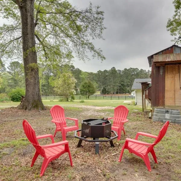 Buckhead Cabin with Fireplaces and Private Pool!, hotel v destinaci Eatonton 