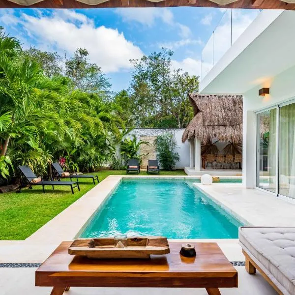 Villa Ek'Balam & Villa Flamingo, Luxury Villas, Private Pool, Private Garden, Jacuzzi, 24h Security, hotel v destinaci Tulum